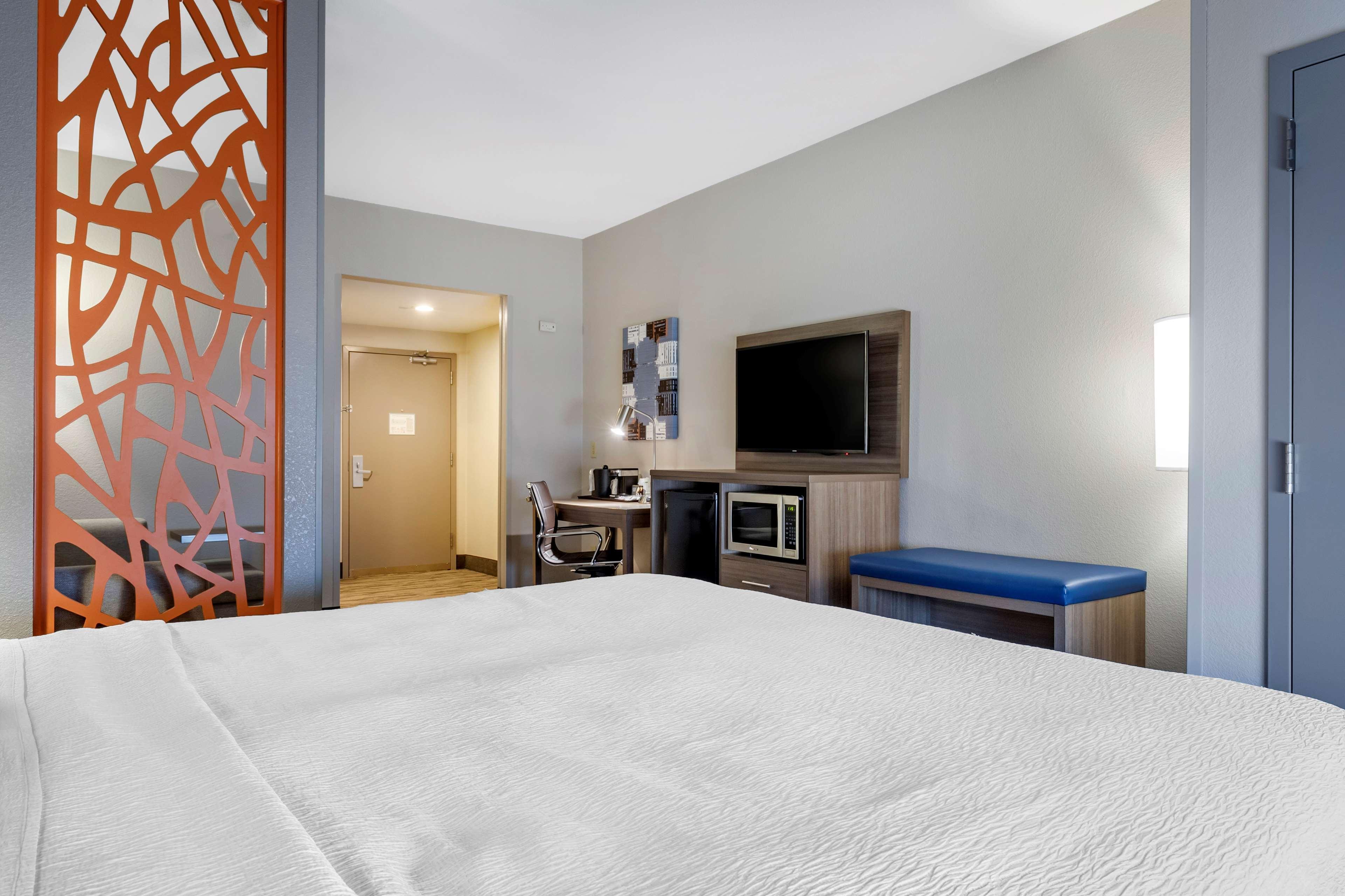 Best Western Plus Castlerock Inn & Suites Bentonville Exterior photo