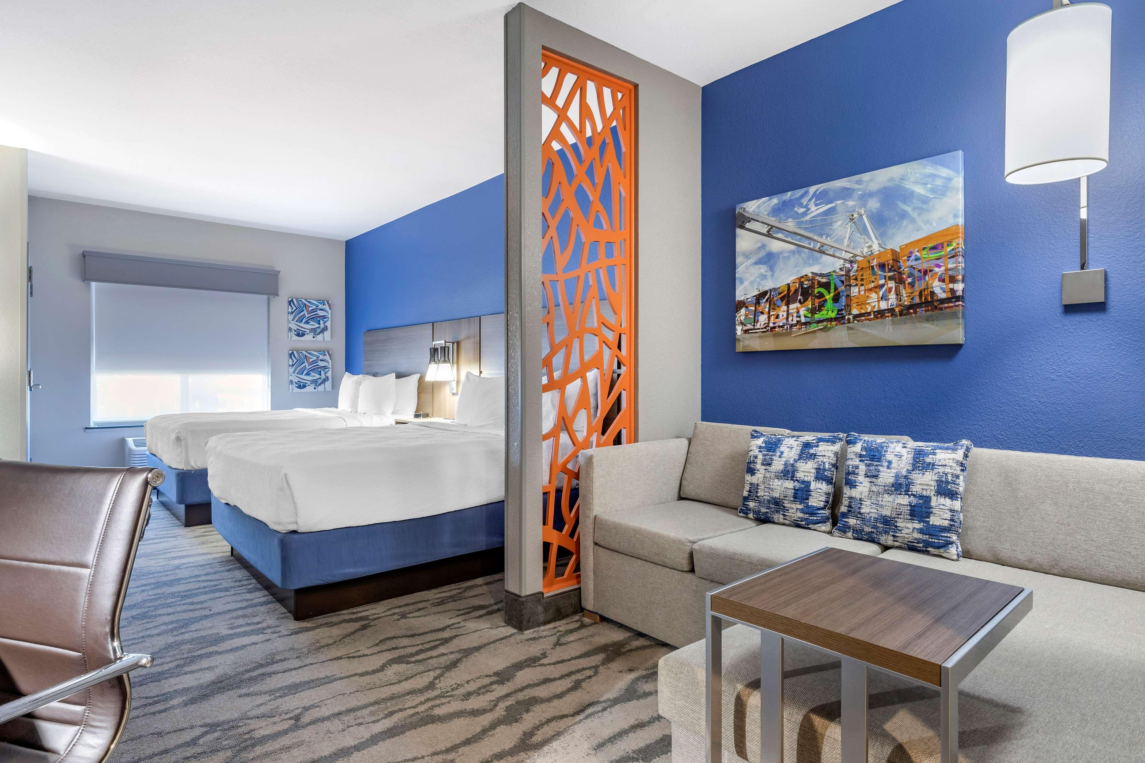 Best Western Plus Castlerock Inn & Suites Bentonville Exterior photo