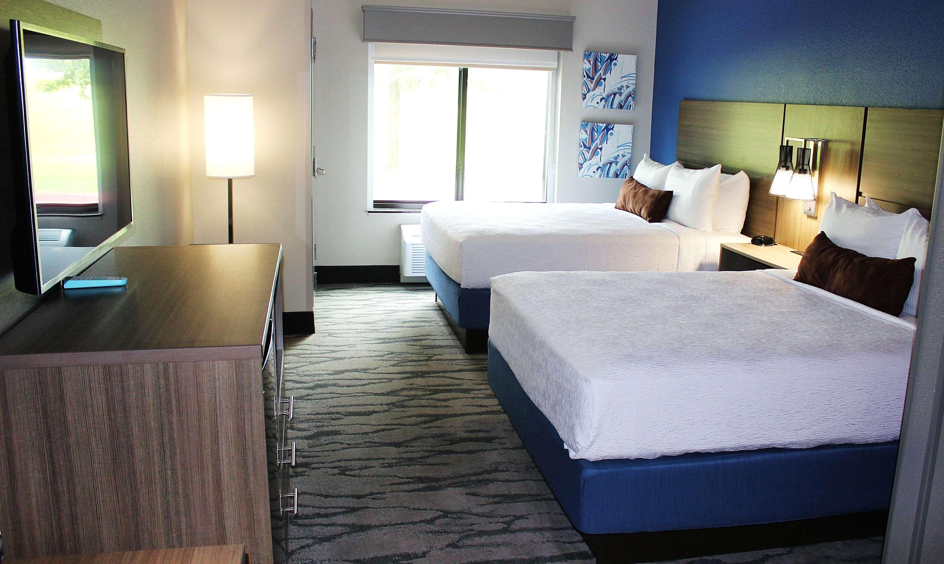 Best Western Plus Castlerock Inn & Suites Bentonville Exterior photo